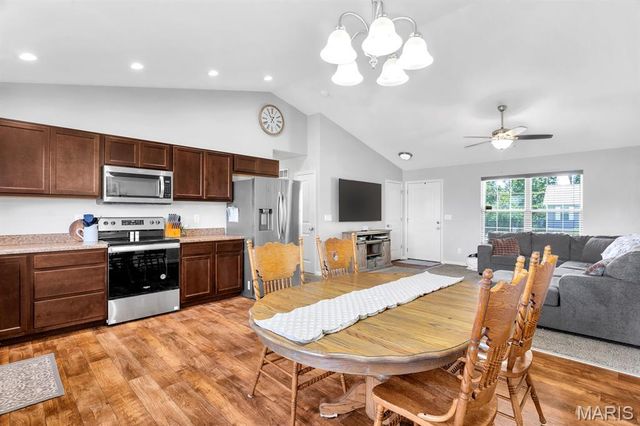 155 Williamsburg Lane, Troy, MO 63379
