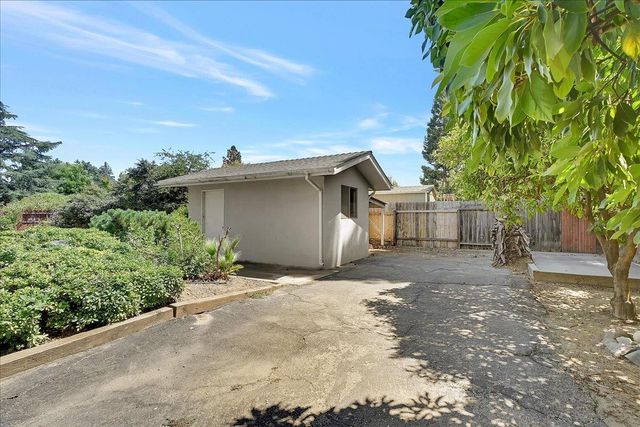 1885 Sycamore St, Gridley, CA 95948