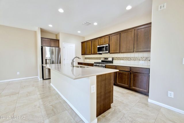 1075 N Echo Ranch Drive, Green Valley, AZ 85614