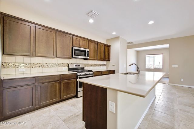 1075 N Echo Ranch Drive, Green Valley, AZ 85614