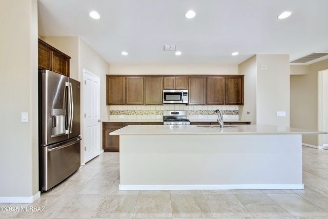 1075 N Echo Ranch Drive, Green Valley, AZ 85614