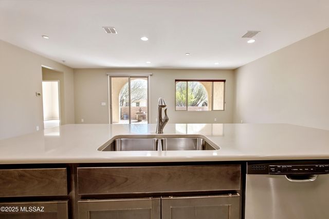 1075 N Echo Ranch Drive, Green Valley, AZ 85614