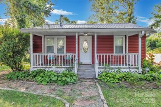 222 Gull Avenue, East Flat Rock, NC 28726