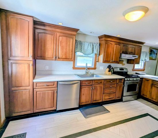 373 Hancock St, Abington, MA 02351