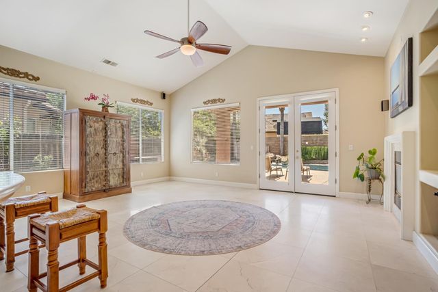 122 W Goshen Avenue, Clovis, CA 93611