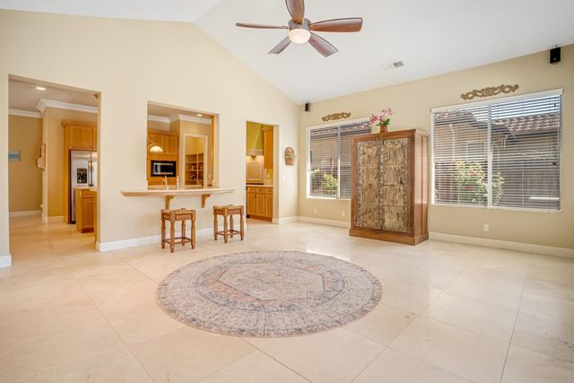122 W Goshen Avenue, Clovis, CA 93611