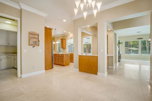 122 W Goshen Avenue, Clovis, CA 93611