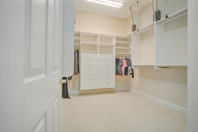 122 W Goshen Avenue, Clovis, CA 93611