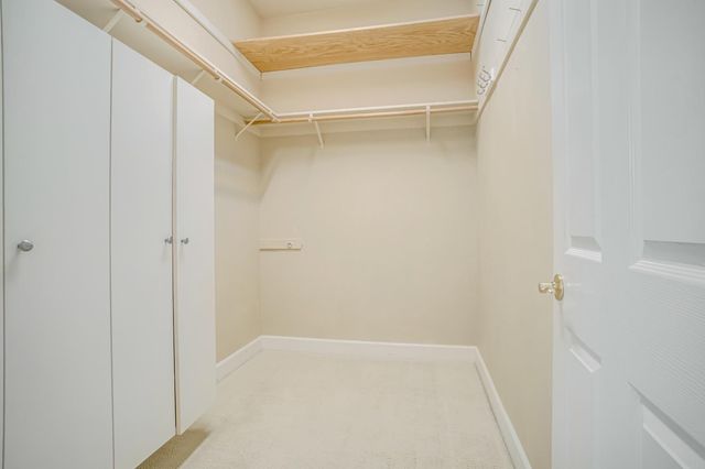 122 W Goshen Avenue, Clovis, CA 93611