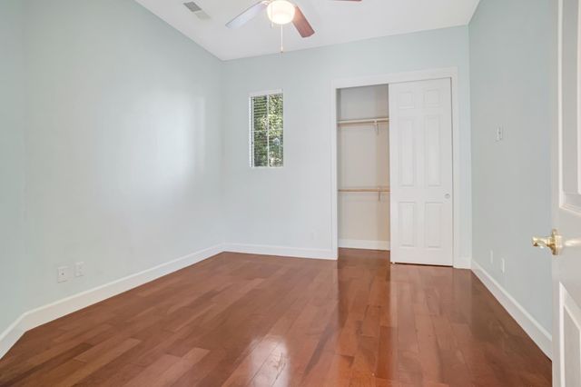 122 W Goshen Avenue, Clovis, CA 93611
