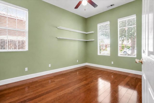 122 W Goshen Avenue, Clovis, CA 93611