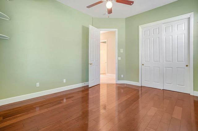 122 W Goshen Avenue, Clovis, CA 93611