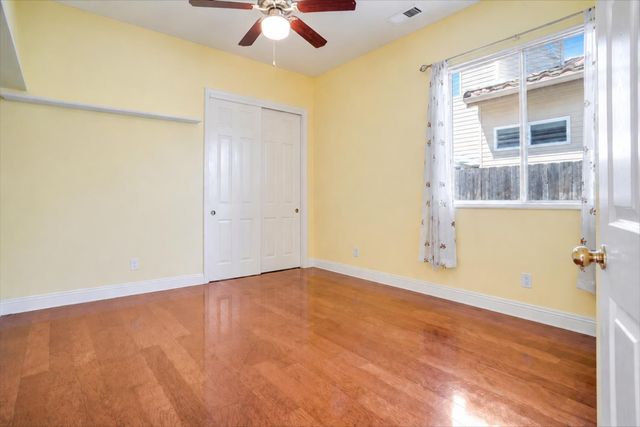 122 W Goshen Avenue, Clovis, CA 93611