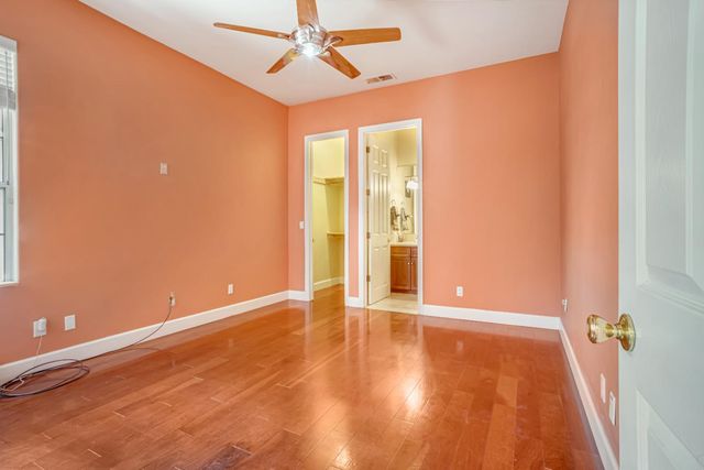 122 W Goshen Avenue, Clovis, CA 93611