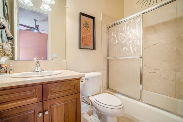 122 W Goshen Avenue, Clovis, CA 93611