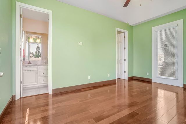 122 W Goshen Avenue, Clovis, CA 93611