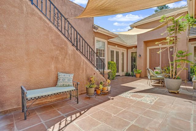 122 W Goshen Avenue, Clovis, CA 93611