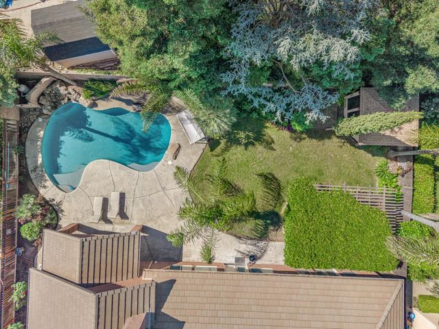 122 W Goshen Avenue, Clovis, CA 93611