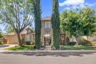 122 W Goshen Avenue, Clovis, CA 93611