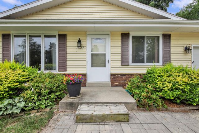 1827 Creek ROAD, West Bend, WI 53090