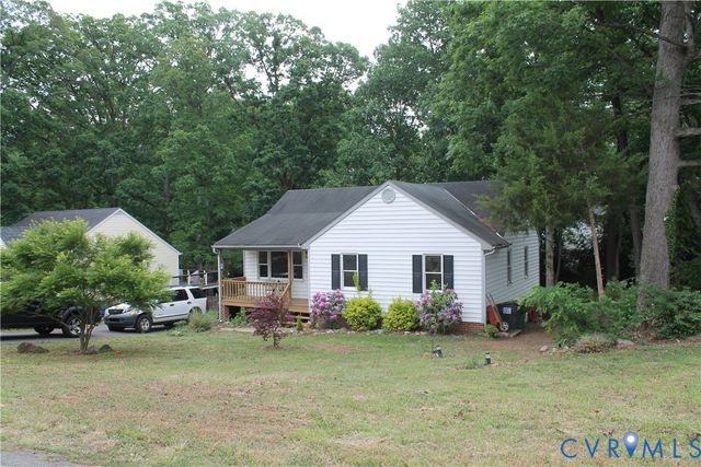 8819 McCaw Dr, North Chesterfield, VA 23235
