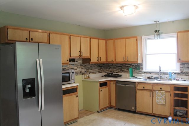 8819 McCaw Dr, North Chesterfield, VA 23235