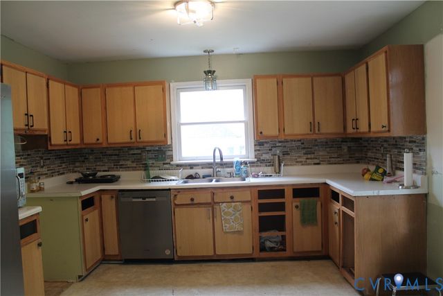 8819 McCaw Dr, North Chesterfield, VA 23235