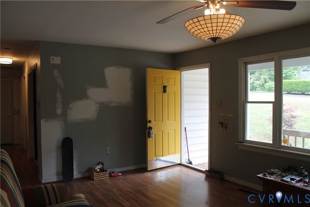 8819 McCaw Dr, North Chesterfield, VA 23235