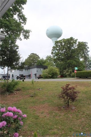 8819 McCaw Dr, North Chesterfield, VA 23235
