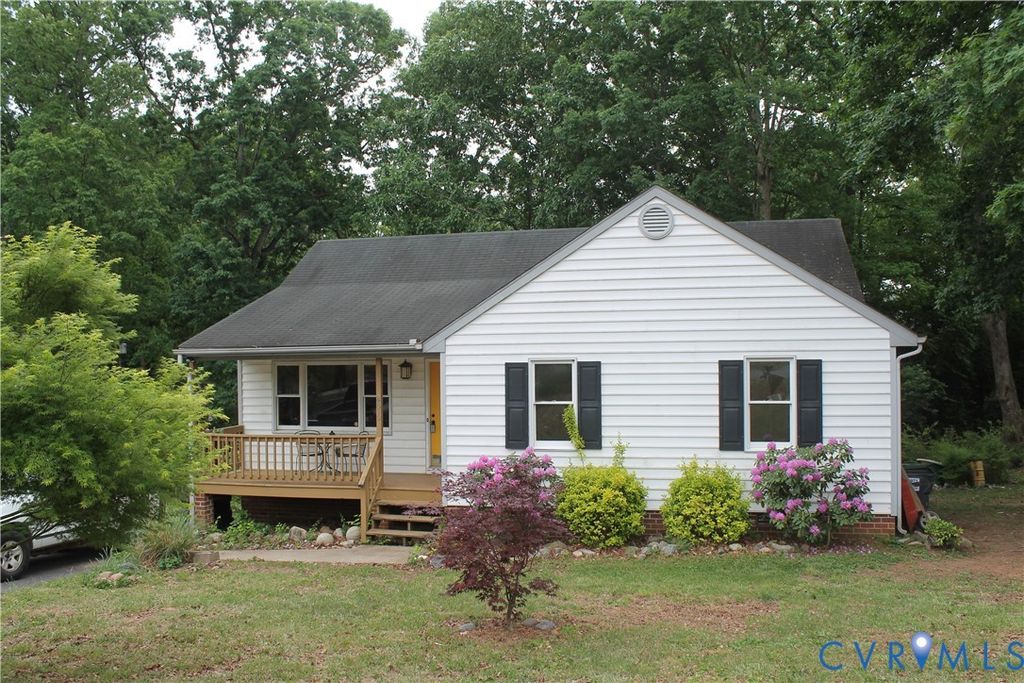 8819 McCaw Dr, North Chesterfield, VA 23235