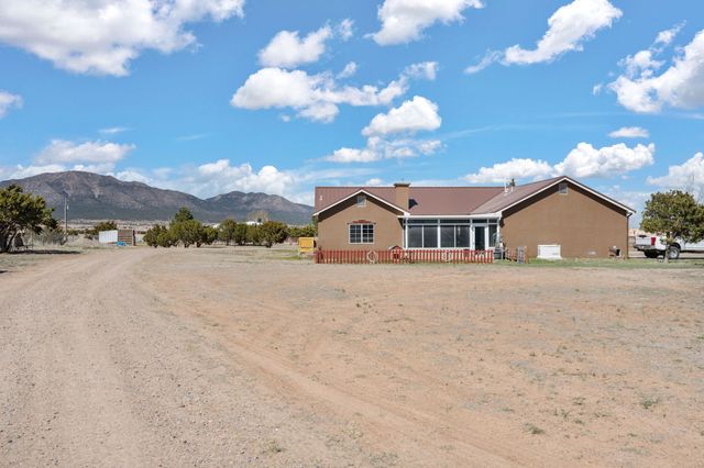 4 Bandolaro Road, Edgewood, NM 87015