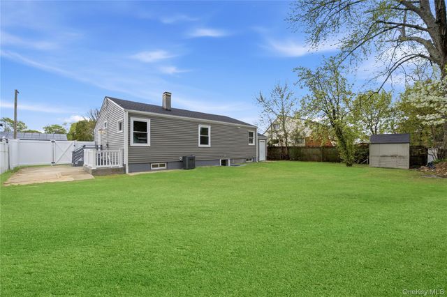 110 Heyward Street, Brentwood, NY 11717