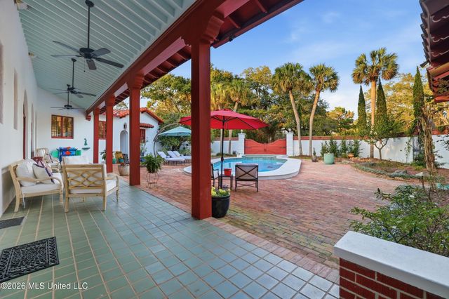 13801 Arbor Circle, Ocean Springs, MS 39564