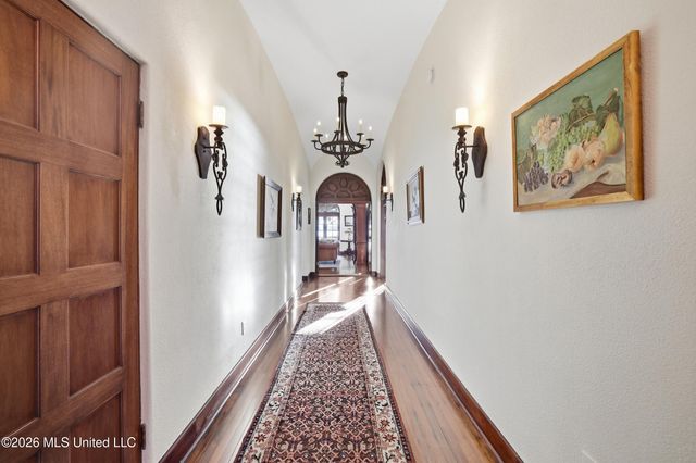 13801 Arbor Circle, Ocean Springs, MS 39564