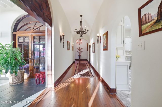 13801 Arbor Circle, Ocean Springs, MS 39564