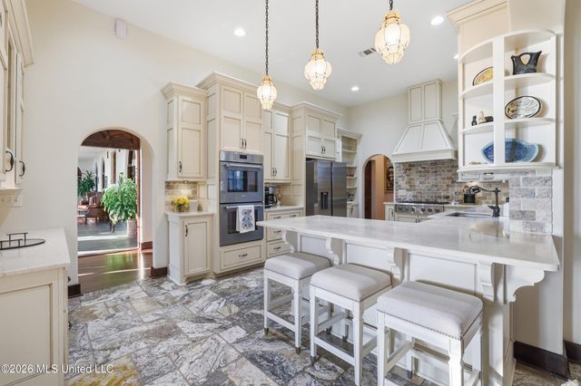 13801 Arbor Circle, Ocean Springs, MS 39564