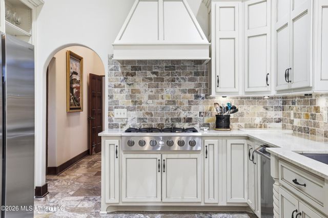 13801 Arbor Circle, Ocean Springs, MS 39564