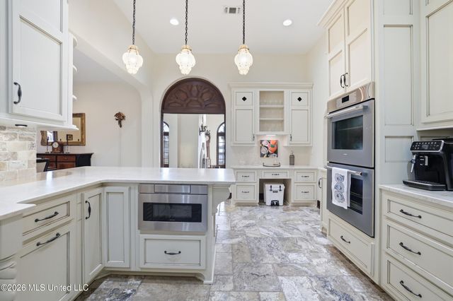 13801 Arbor Circle, Ocean Springs, MS 39564