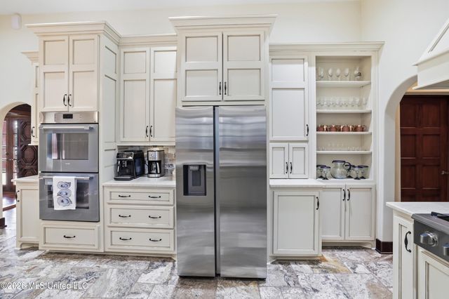 13801 Arbor Circle, Ocean Springs, MS 39564