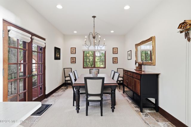 13801 Arbor Circle, Ocean Springs, MS 39564