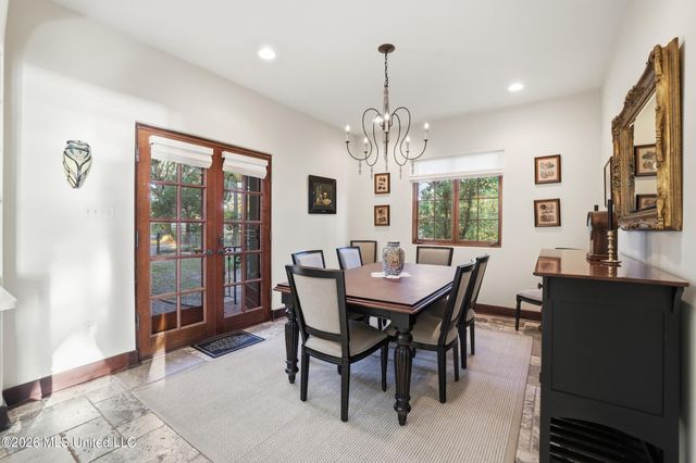 13801 Arbor Circle, Ocean Springs, MS 39564