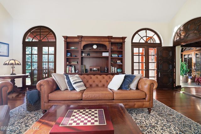 13801 Arbor Circle, Ocean Springs, MS 39564