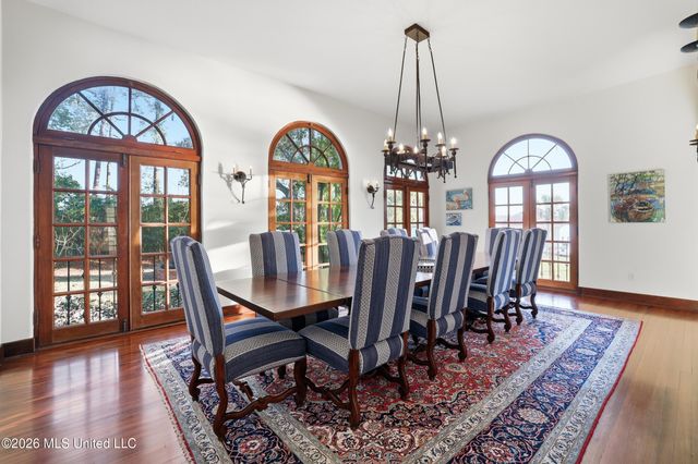 13801 Arbor Circle, Ocean Springs, MS 39564