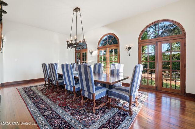 13801 Arbor Circle, Ocean Springs, MS 39564