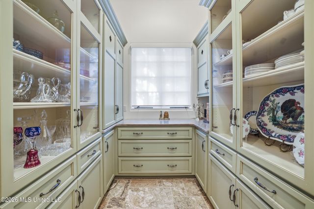 13801 Arbor Circle, Ocean Springs, MS 39564