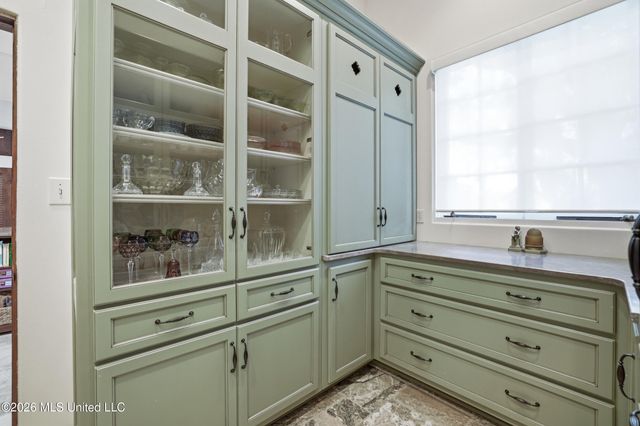 13801 Arbor Circle, Ocean Springs, MS 39564