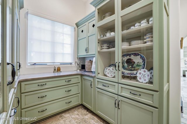 13801 Arbor Circle, Ocean Springs, MS 39564