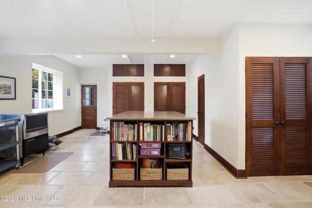 13801 Arbor Circle, Ocean Springs, MS 39564