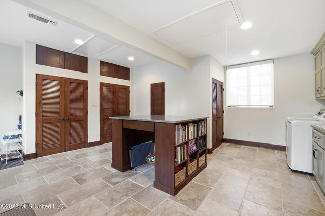 13801 Arbor Circle, Ocean Springs, MS 39564