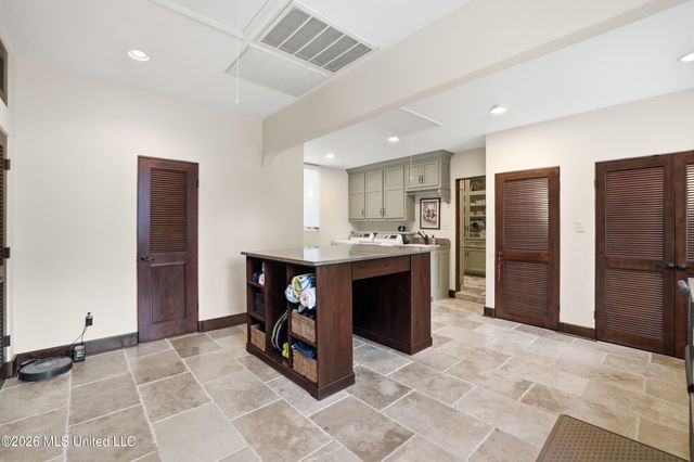 13801 Arbor Circle, Ocean Springs, MS 39564